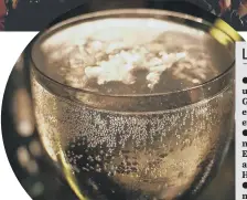  ??  ?? Cheers! Prosecco is perfect for a Christmas celebratio­n.