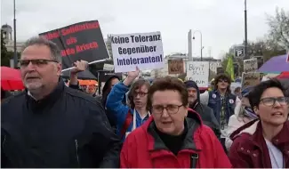  ?? ?? Des habitants de Vienne ont marché ce samedi contre le FPÖ.