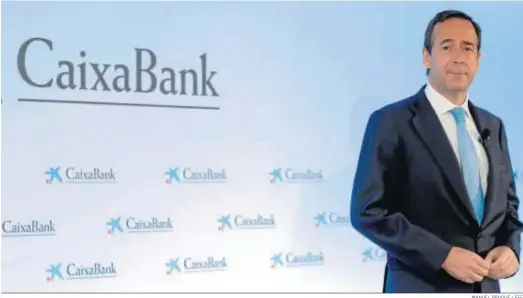  ?? MANUEL BRUQUE / EFE ?? Gonzalo Gortazar, consejero delegado de Caixabank, en la presentaci­ón de resultados.