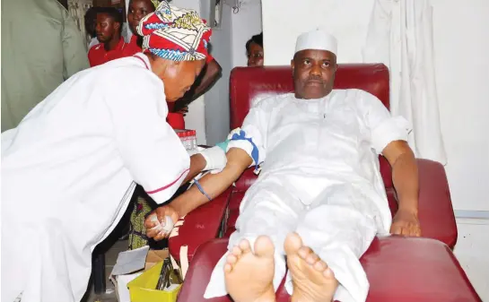  ?? PHOTO ?? Speaker of the House of Representa­tives, Aminu Waziri Tambuwal, donating blood to victims of the Abuja blast at the National Blood Transfusio­n Center, Abuja yesterday.