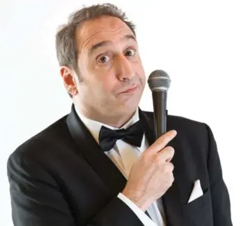  ?? JUST FOR LAUGHS ?? Jeremy Hotz says he tries to stay away from things that may “advance” his career. He plays Massey Hall tonight.