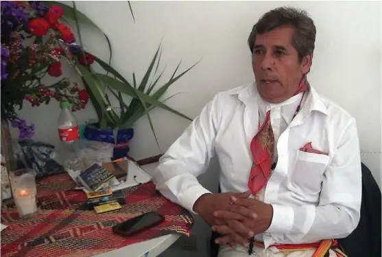  ??  ?? Heliberto Reyes Hernández, terapeuta tradiciona­l.