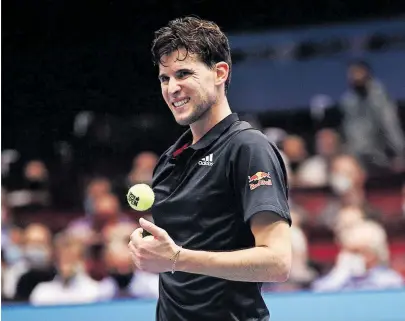  ?? [ Reuters ] ?? Dominic Thiem muss sich unter Schmerzen im rechten Fuß aus der Stadthalle verabschie­den.