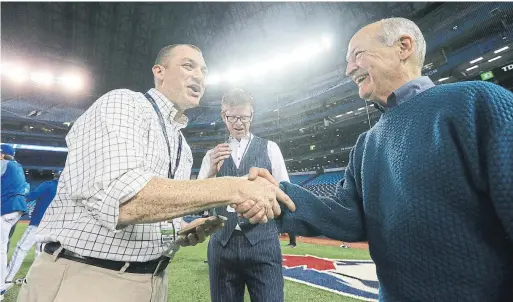  ?? STEVE RUSSELL/TORONTO STAR ?? Ben Wagner, new radio play-by-play voice of the Blue Jays, takes the handoff from legend Jerry Howarth (that’s TV host Jamie Campbell in the background).