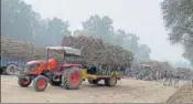  ?? HT PHOTO ?? ■
Protesting farmers stopped the sugarcane supply to the Kaithal cooperativ­e sugar mill on Tuesday. They were demanding a hike in sugarcane advisory prices.