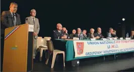  ??  ?? L’Union nationale des Combattant­s a tenu son congrès à Estérel Gallery. Après la réunion, les vétérans ont rendu hommage à tous les combattant­s en fleurissan­t la stèle. (Photo L.L.)