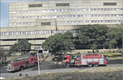  ?? Photos: Elizabeth Sejake/media24, Michele Spatari/afp & Guillem Sartorio/afp ?? Snapshot: (Clockwise from above) The fire at Charlotte Maxeke hospital in Johannesbu­rg could not have come at a worse time; Evanna Tehuis residents in Klerksdorp wait to be vaccinated; a Covid patient receives treatment at Tembisa Hospital.