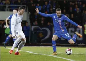  ?? ASSOCIATED PRESS FILE ?? Iceland’s Gylfi Sigurdsson, right, shoots against Kosovo during a World Cup qualifier Oct. 9, 2017, in Reykjavik.