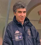  ??  ?? Gian Piero Gasperini, 60 anni, tra i ragazzi della Juve 1976-77 e sulla panchina della Primavera bianconera, con cui vinse il Viareggio 2003 LIVERANI