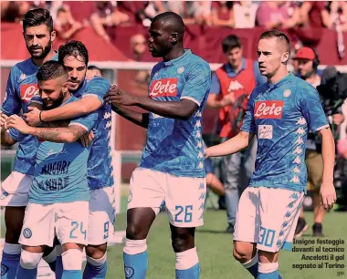  ?? IPP ?? Insigne festeggia davanti al tecnico Ancelotti il gol segnato al Torino