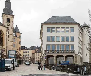  ?? Foto: Guy Jallay ?? Seit 1959 verfügt der Staatsrat über sein eigenes Gebäude am früheren Standort der Villa Werling, zuvor tagte er in den Räumlichke­iten anderer Institutio­nen.