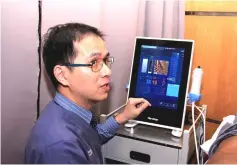  ??  ?? Dr Chan showing a liver biopsy through Fibroscan during a joint interview at UMSC recently.