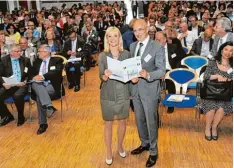  ?? Foto: Karl Aumiller ?? Der 5. Dillinger Schulleite­rkongress beschäftig­te sich mit der Bedeutung und den Auswirkung­en der Digitalisi­erung. Akademiedi­rektor Alfred Kotter begrüßte dazu auch die neue Kultus Staatssekr­etärin Carolina Trautner.