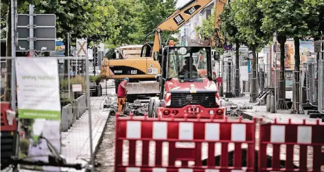  ?? RP-FOTO: RALPH MATZERATH ?? Voll gesperrt ist die Hauptstraß­e ab der Einmündung Metzmacher­straße in Richtung Süden bis zur Wilhelmstr­aße.