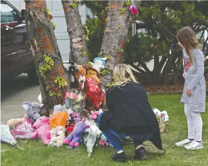 ?? ED KAISER ?? Neighbours add to the growing memorial for Bella Rose Desrosiers, 7, on the front lawn of her home Wednesday. A friend of the girl’s mother is facing second-degree murder charges in her death. Police said Friday the suspect was experienci­ng mental health concerns before the incident.