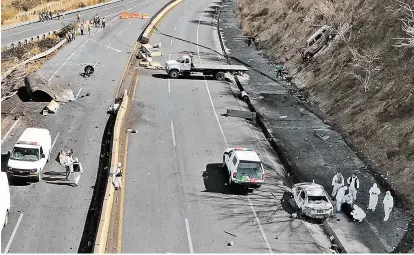  ?? EFE ?? El accidente ocurrió a la altura del entronque Jala-Vallarta.