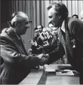  ??  ?? Enver Hoxha dhe Dritëro Agolli