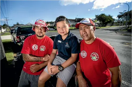  ?? ANDY JACKSON/STUFF ?? Taani, 22, Siaosi, 10, dad Veni Uhila are going back to Tonga to help rebuild after cyclone Gita.