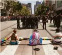  ?? Gabrielle Lurie / The Chronicle 2019 ?? Anti-police demonstrat­ors block the San Francisco Pride parade route on Market Street during a protest in 2019.