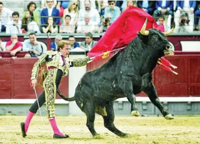  ?? ?? Pase de pecho de Javier Cortés, en Las Ventas