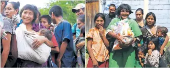  ?? FOTOS ANDRO RODRÍGUEZ ?? RESPUESTA. Unas 600 familias tolupanes recibieron 1,900 raciones de arroz, frijoles, harina, manteca, café y azúcar que les ayudará a paliar su situación durante un mes.