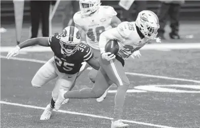  ?? JOHN
MUNSON/AP ?? Dolphins cornerback Xavien Howard (25) returns an intercepti­on against Bills’Antonio Williams on Sunday in Orchard Park, N.Y.