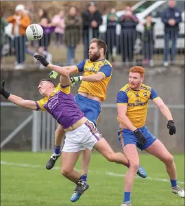  ?? ?? Derrygonne­lly’s Stephen Mcgullion contests an aerial ball with Enniskille­n duo Richard O’callaghan and Eoin Beacom.