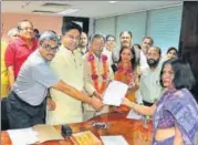  ??  ?? Preeti Aggarwal (garlanded) files her nomination­s for the post of North Delhi Municipal Corporatio­n mayor on Thursday.