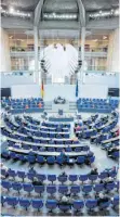  ?? FOTO: BERND VON JUTRCZENKA/DPA ?? Bei der kommenden Bundestags­wahl im Jahr 2021 könnte das Parlament auf über 800 Abgeordnet­e anwachsen.