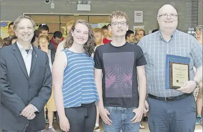  ?? SUBMITTED PHOTO ?? Kevin Farrell, right, was presented with the Canadian Associatio­n of Physicists Award for Excellence in Teaching High School/CEGEP Physics. He is seen here with his two children, Lauren and Kevin, who he taught this year, and presenter Dr. Adam Sarty...