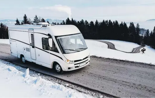  ??  ?? Proposem descobrir les estacions d’esquí des d’una altra perspectiv­a: amb el propi vehicle.