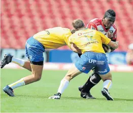  ?? Picture: GALLO IMAGES ?? LEARNING PHASE: Lions' Hacjivah Dayimani, in action with Rickert Korff and Heino Bezuidenho­ut of the Blue Bulls during a Super Rugby match, seems to relish the prospect of being demoted to the bench for Saturday’s Currie Cup semifinal.
