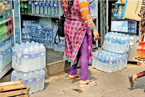  ??  ?? Colombo’s Chief Medical Officer warned against storing bottled water in the direct sunlight as shown in these pictures