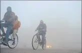  ?? SURAJ KUMAR/HT PHOTO ?? People riding their bicycles amid the dense fog and chilly weather in Lucknow.