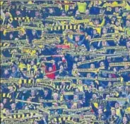  ?? REUTERS ?? Fans of Borussia Dortmund and AS Monaco hold up scarves during their quarterfin­al clash on Wednesday.