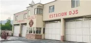  ??  ?? TARDE. El joven fue llevado por sus familiares a la Estación Sur de Bomberos, pero al llegar ya no respiraba.