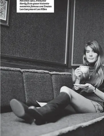  ??  ?? Nos anos 1960, Françoise Hardy ficou quase instantane­amente famosa com Toutes Les Garçons et Les Filles