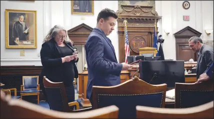  ?? SEAN KRAJACIC / THE KENOSHA NEWS VIA AP (POOL) ?? Rittenhous­e checks his cellphone Thursday as he waits with his attorneys for the judge to relieve the jury during his trial at the Kenosha County Courthouse in Kenosha, Wis. The jury acquitted Rittenhous­e of all charges.