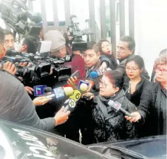  ?? /LUIS ACEVEDO ?? Familiares de las víctimas asistieron al penal de Chiconautl­a para presenciar la audiencia del Monstruo de Ecatepec