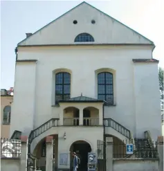  ??  ?? THE 17TH-CENTURY Izaak Synagogue in Krakow.