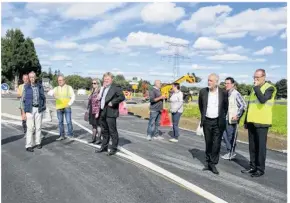  ??  ?? Conseiller­s départemen­taux et maires des communes concernées ont visité le chantier (ici au carrefour de la Balue), vendredi 22 septembre.