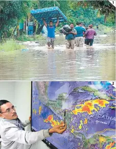  ??  ?? (1) Las fuertes lluvias han provocado desbordami­ento de ríos e inundacion­es en la zona norte del país. (2) Los análisis meteorológ­icos establecen que las lluvias van a continuar este día.