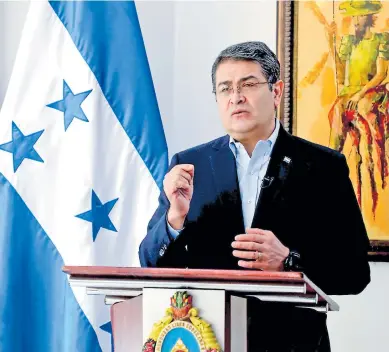  ??  ?? COMPARECEN­CIA. Hernández dijo que Honduras, lejos de ser un narco-estado, pasó de ser el puente del 80% de las drogas que llegaban a EUA en 2011, a ser el país de Centroamér­ica adonde menos droga transita,