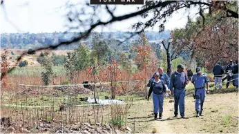  ?? | TIMOTHY BERNARD African News Agency (ANA) ?? THE bodies of six men who were murdered were found in an open veld along the N1 highway near Bosmont in Gauteng yesterday. Police said it is suspected that the men were illegal miners.