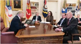  ?? Bild: Shealah Craighead ?? President Donald Trump med John Bolton, Cia-chefen Gina Haspel och Dan Coats, chef för National Intelligen­ce, i Ovala rummet i januari 2019.
