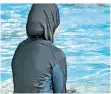  ?? FOTO: ROLF HAID/DPA ?? Diese Frau trägt einen Burkini im Schwimmbad.