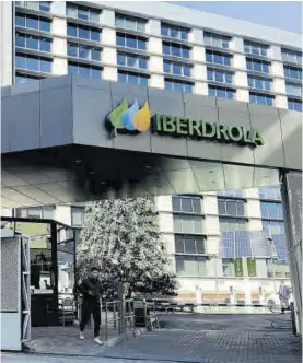  ??  ?? Edificio de la sede de Iberdrola en Madrid.