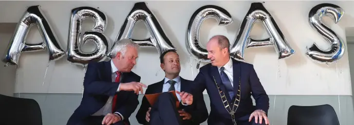  ??  ?? Fergus O’Dowd TD, Taoiseach Leo Varadkar and Mayor Pio Smith pictured in Drogheda ABACAS school