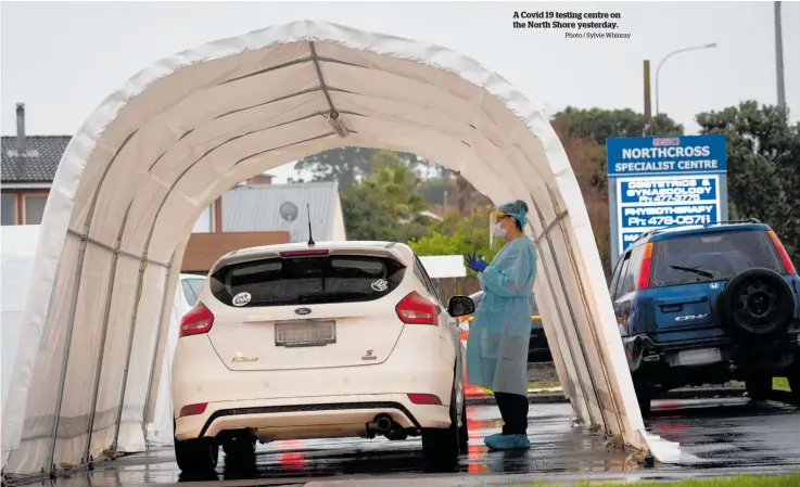  ?? Photo / Sylvie Whinray ?? A Covid 19 testing centre on the North Shore yesterday.