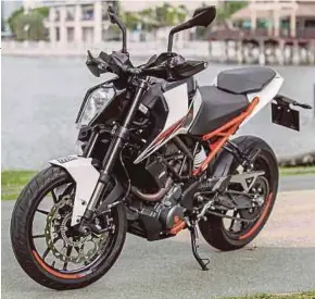  ?? [ FOTO AIZUDDIN SAAD / BH ] ?? Penampilan terkini KTM 250 DUKE lebih garang dan agresif.